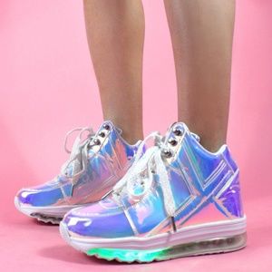 YRU Qozmo Aiire Atlantis Light Up Sneakers